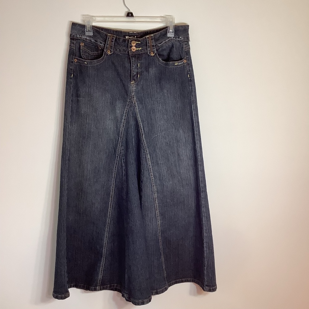 Vintage, Y2K, juniors , denim maxi skirt, size 11. EUC.